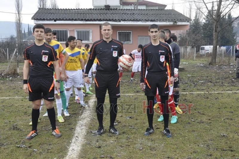 Hakeme Saldırdılar Maç Yarıda Kaldı