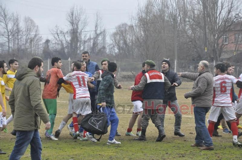 Hakeme Saldırdılar Maç Yarıda Kaldı