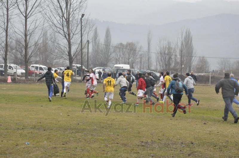Hakeme Saldırdılar Maç Yarıda Kaldı