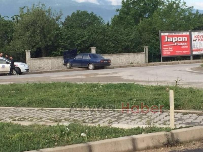 Hakimiyetini Kaybeden Otomobil Duvara Çarptı