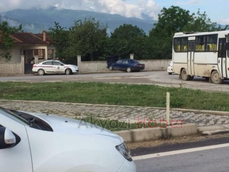 Hakimiyetini Kaybeden Otomobil Duvara Çarptı