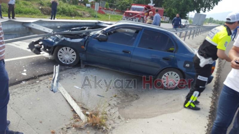 Hakimiyetini Kaybeden Otomobil Sürücüsü Bariyere Girdi