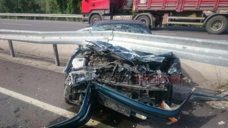 Hakimiyetini Kaybeden Otomobil Sürücüsü Bariyere Girdi