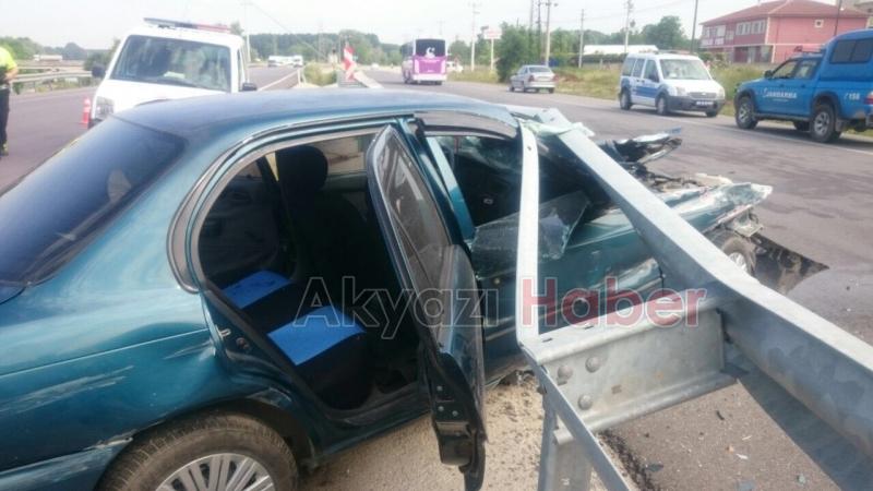 Hakimiyetini Kaybeden Otomobil Sürücüsü Bariyere Girdi