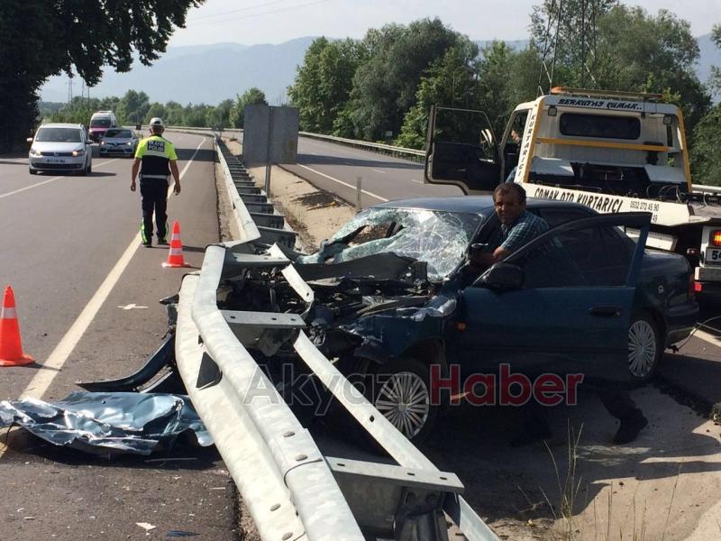 Hakimiyetini Kaybeden Otomobil Sürücüsü Bariyere Girdi