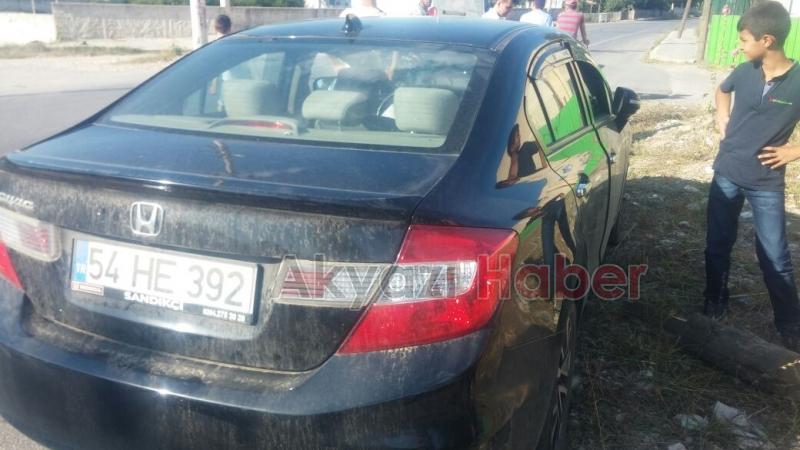 Hakimiyetini Kaybeden Otomobil Sürücüsü Direğe Çarptı