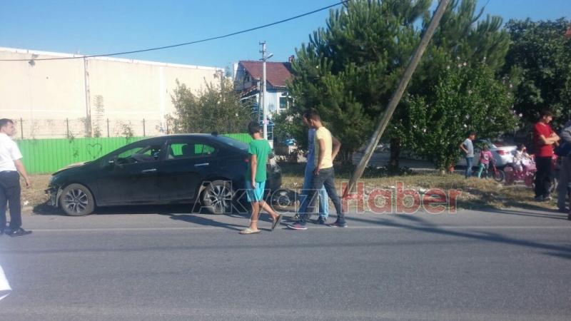 Hakimiyetini Kaybeden Otomobil Sürücüsü Direğe Çarptı