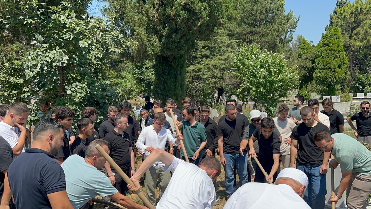 Hastalığa Yenik Düştü, Dualarla Uğurlandı: Zeynep Çalıkoğlu’na Veda