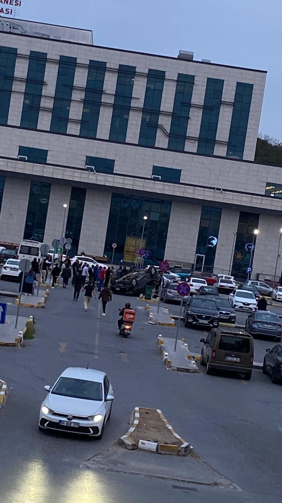 Hastane otoparkında akıllara durgunluk veren kaza