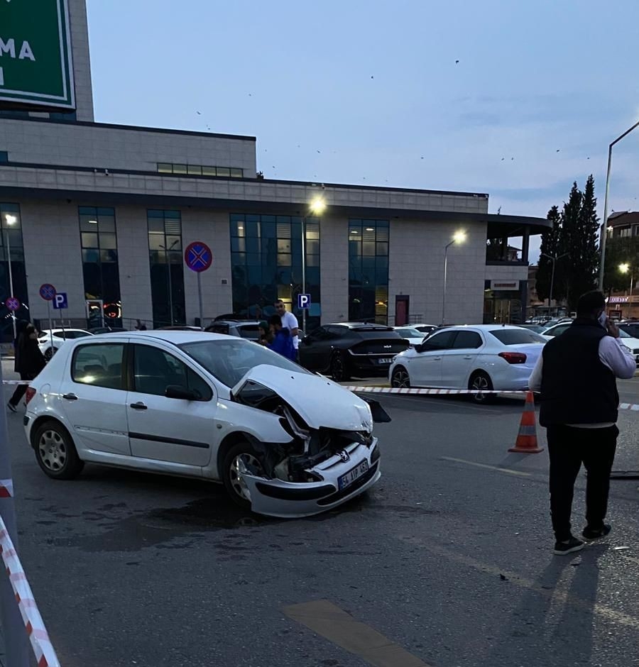Hastane otoparkında akıllara durgunluk veren kaza