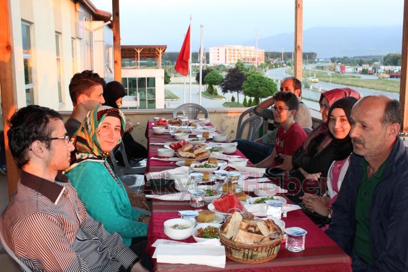 Hastane personeli iftarda bir araya geldi