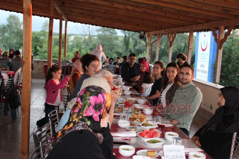 Hastane personeli iftarda bir araya geldi