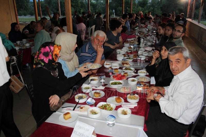 Hastane personeli iftarda bir araya geldi