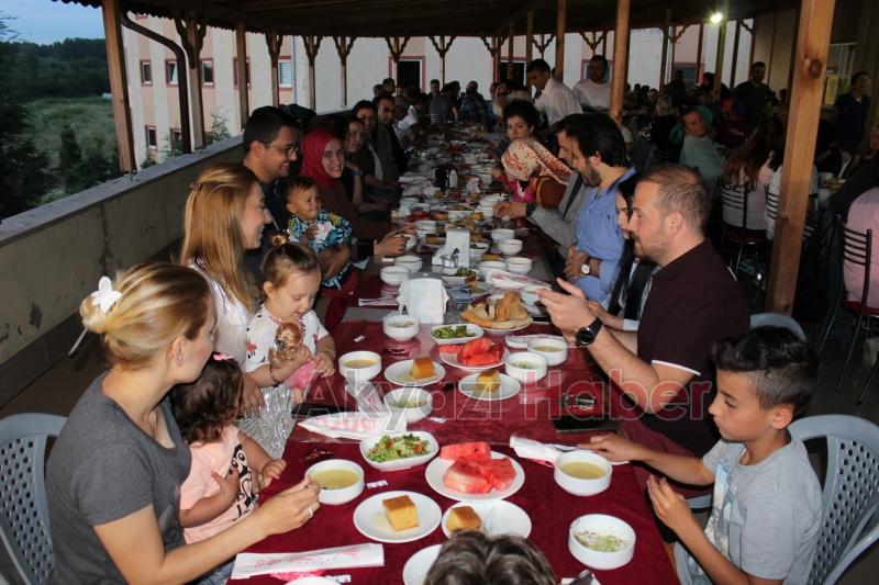 Hastane personeli iftarda bir araya geldi