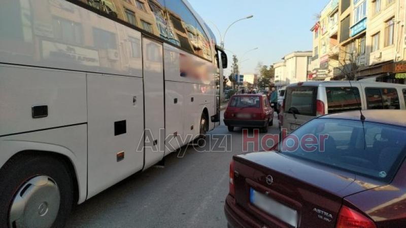 Hatalı park yaptı trafiği kilitledi