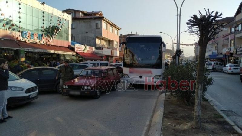 Hatalı park yaptı trafiği kilitledi