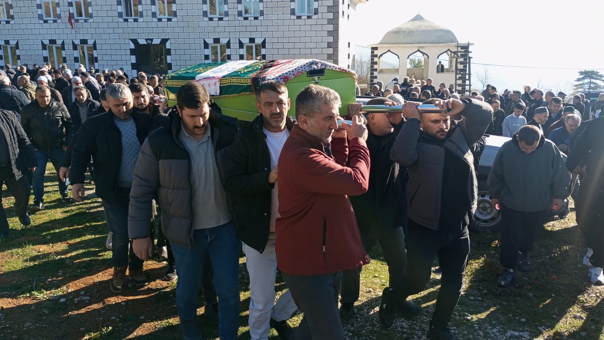 Hatice Şimay Toprağa Verildi.