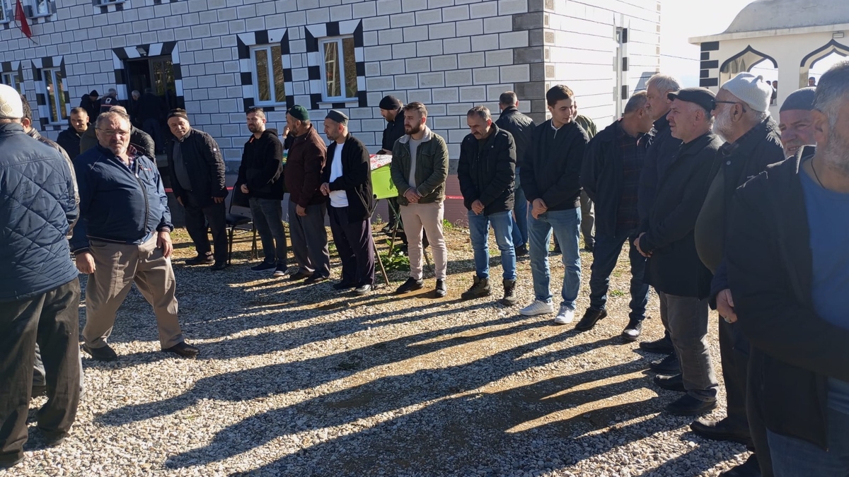 Hatice Şimay Toprağa Verildi.