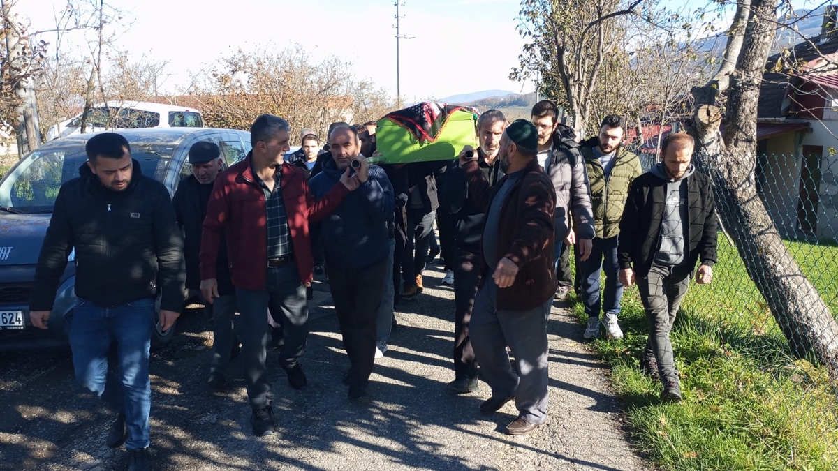 Hatice Şimay Toprağa Verildi.