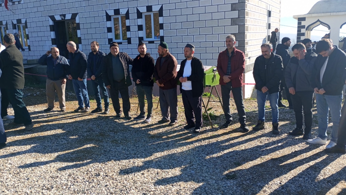 Hatice Şimay Toprağa Verildi.