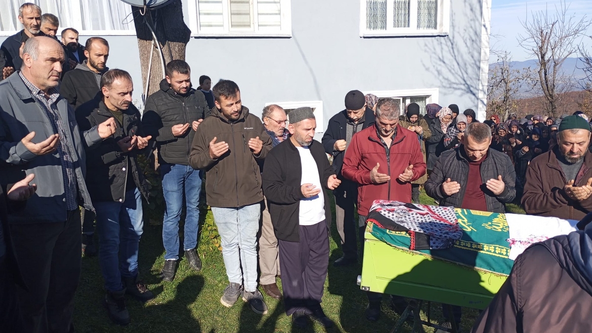 Hatice Şimay Toprağa Verildi.