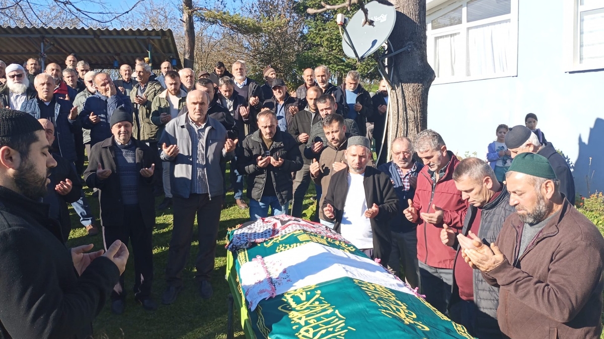 Hatice Şimay Toprağa Verildi.