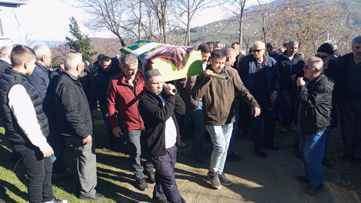 Hatice Şimay Toprağa Verildi.