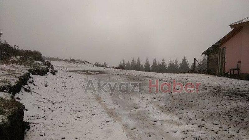 Havaların aniden soğumasıyla kar yağdı 