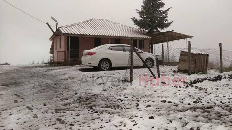 Havaların aniden soğumasıyla kar yağdı 