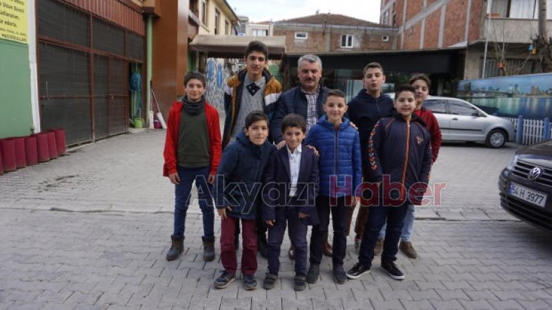 Haydi Çocuklar Camiye  projesine katılan Çocuklara yemek sürprizi