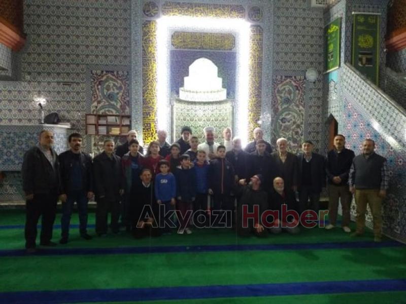 Haydi Çocuklar Camiye  projesine katılan Çocuklara yemek sürprizi