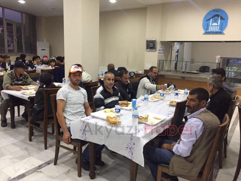 HAYIRSEVER GÖNÜLLÜLERİN İFTAR SOFRALARI AŞEVİNDE HALKLA BULUŞUYOR