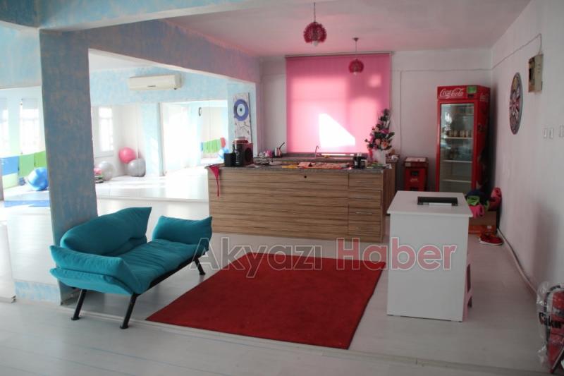 HER YAŞ GRUBU İÇİN ALANINDA UZMAN EĞİTİMCİLER EŞLİĞİNDE PİLATES VE ZUMBA SEANSLARI