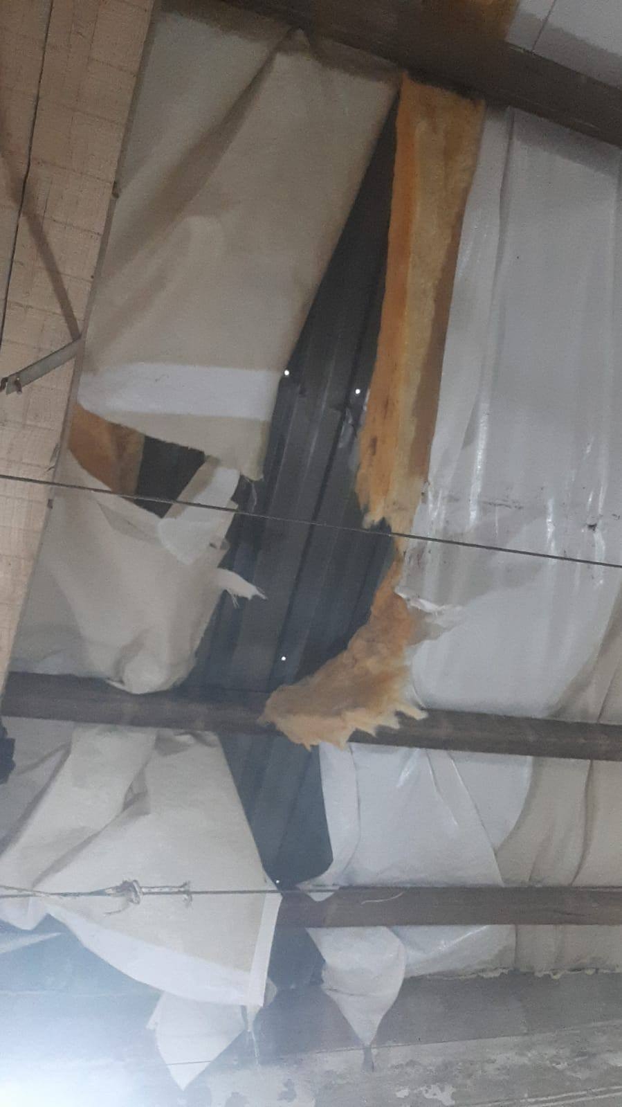 Hortum çatıyı uçurdu, tavuklar telef oldu