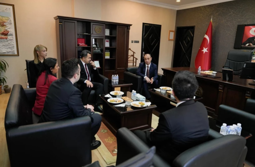 HSK Üyesi Özdemir Akyazı Adliyesi'ni ziyaret etti