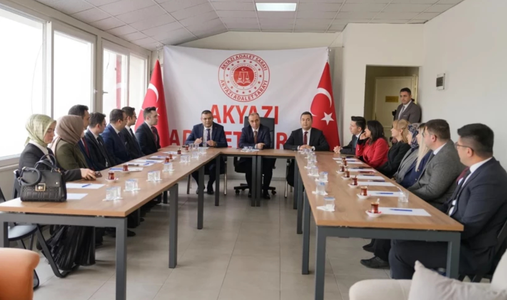 HSK Üyesi Özdemir Akyazı Adliyesi'ni ziyaret etti