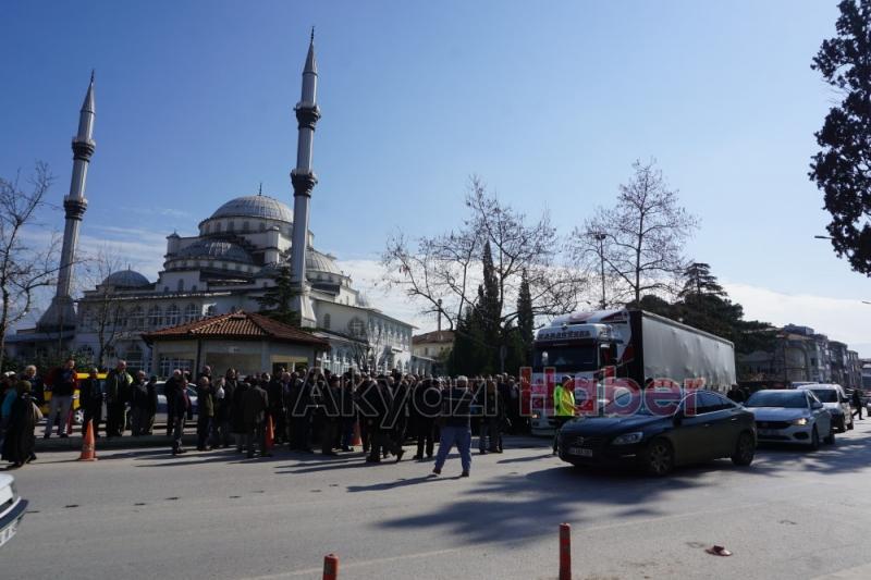 İdlibe insani yardım tırı gönderildi