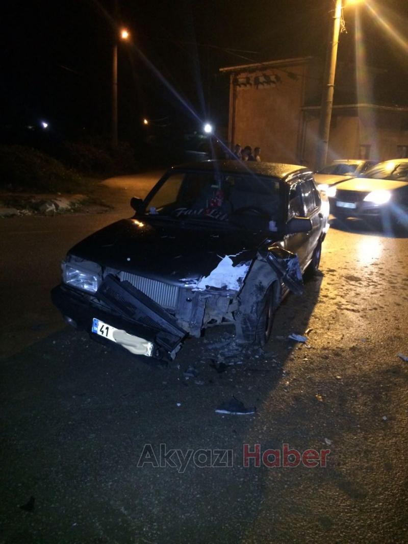 İki Araç Çarpıştı