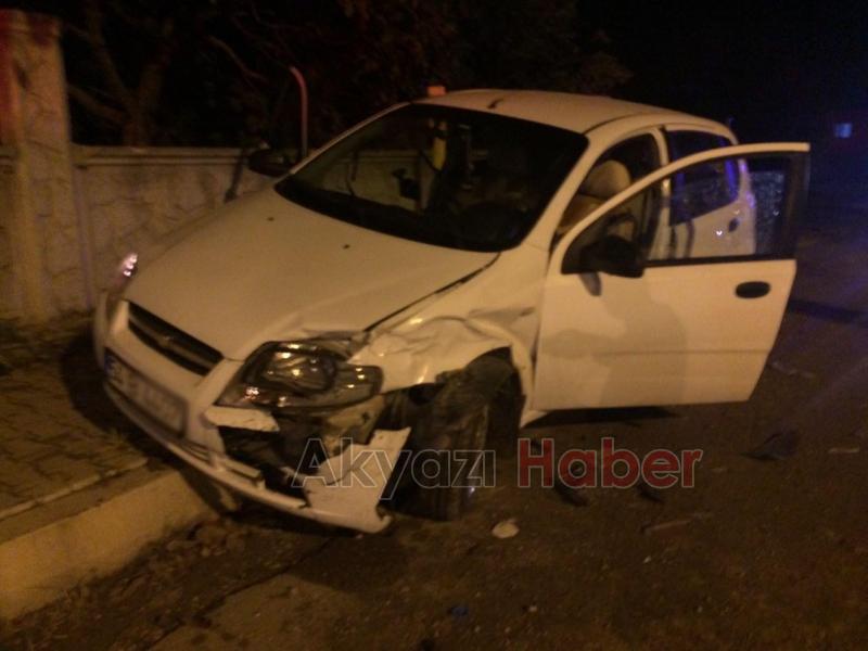 İki Araç Çarpıştı