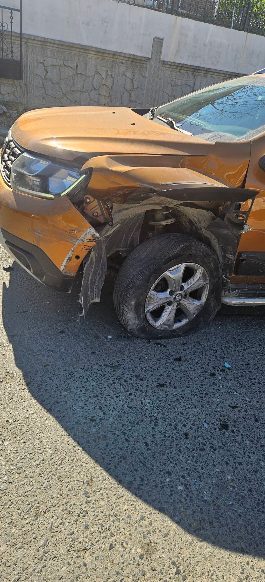 İki araç kafa kafaya girdi: 1 yaralı