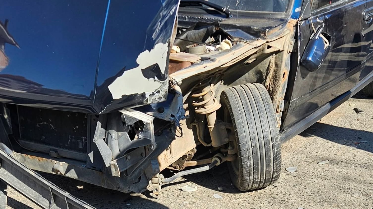 İki araç kafa kafaya girdi: 1 yaralı