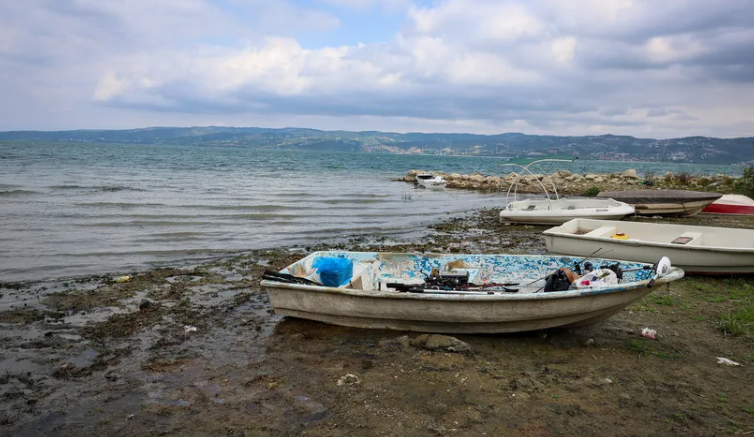 İki ilin su kaynağı Sapanca Gölü'ne yağmurda etki etmedi; Kritik eşik görüldü