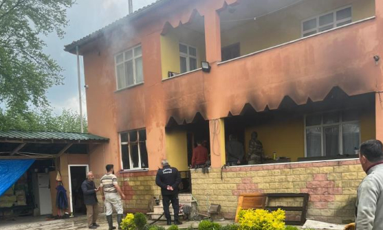 İki katlı evde yangın paniği