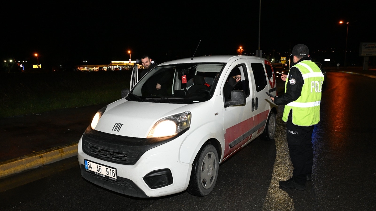 İl Emniyet Müdürü Saka, yılbaşı denetimlerini yerinde inceledi