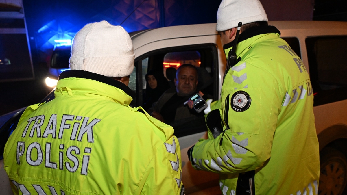 İl Emniyet Müdürü Saka, yılbaşı denetimlerini yerinde inceledi