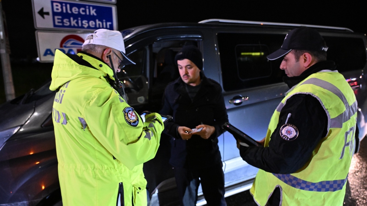 İl Emniyet Müdürü Saka, yılbaşı denetimlerini yerinde inceledi