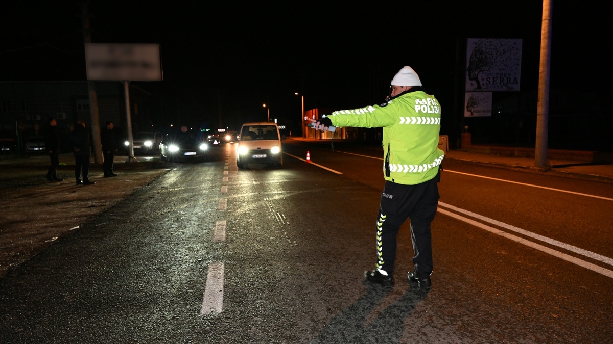 İl Emniyet Müdürü Saka, yılbaşı denetimlerini yerinde inceledi