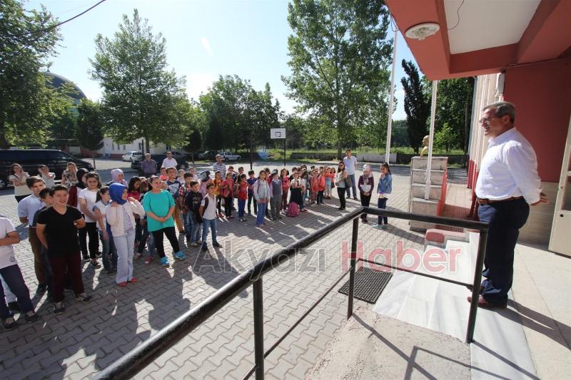 İL GENELİ BİLGİ YARIŞMASINDA BAŞARI ELDE EDEN VAKIF ORTAOKULU ÖĞRENCİLERİNE BAŞKANDAN ALTIN