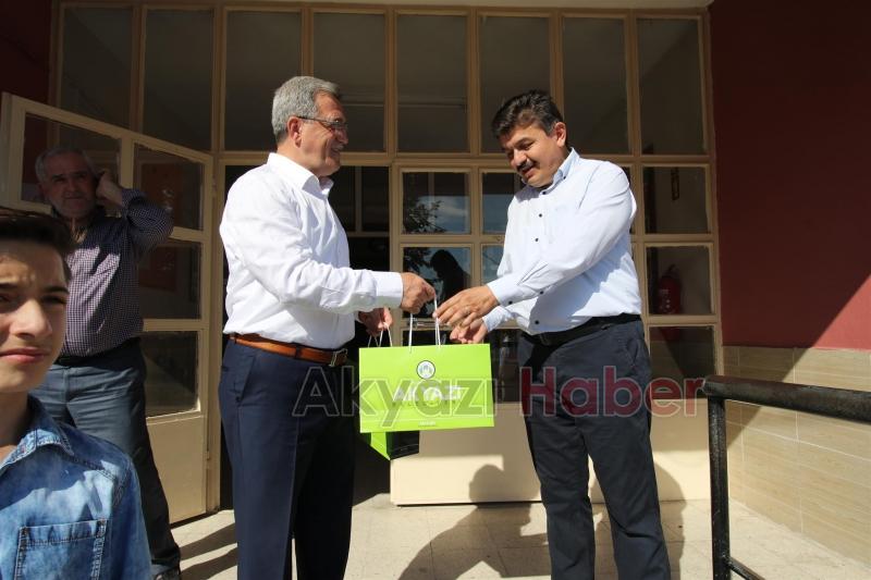 İL GENELİ BİLGİ YARIŞMASINDA BAŞARI ELDE EDEN VAKIF ORTAOKULU ÖĞRENCİLERİNE BAŞKANDAN ALTIN