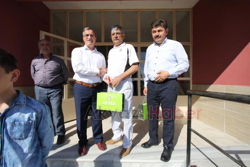 İL GENELİ BİLGİ YARIŞMASINDA BAŞARI ELDE EDEN VAKIF ORTAOKULU ÖĞRENCİLERİNE BAŞKANDAN ALTIN